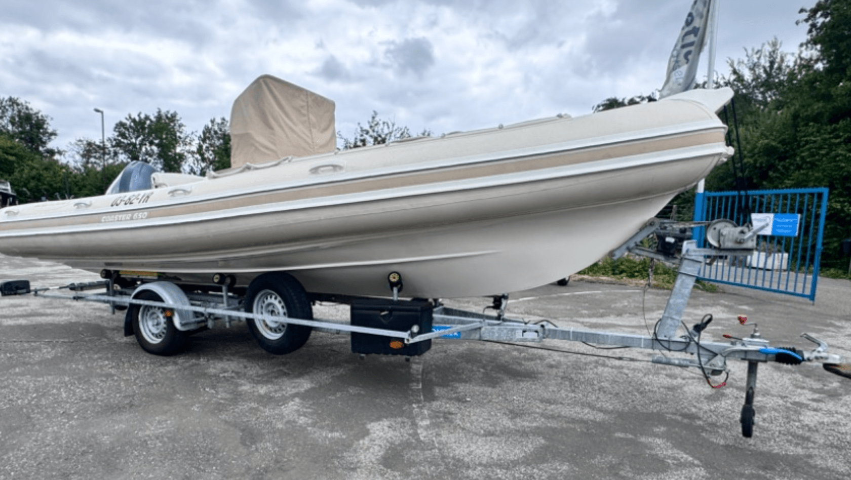 Joker Coaster 650 – Yamaha 150 pk – pega trailer